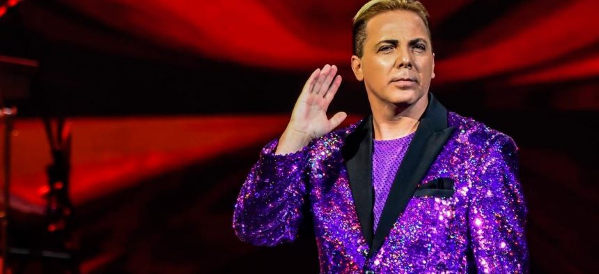 Cristian Castro, cantante, artista, latino, mexicano, México, presenta, sorprende, emociona, show, concierto, virtual, online, plataformas, digitales, plataformas digitales, lanza, lanzan, lanzar, estrenar, new, nuevo, nueva, tema, temas, clásicos, single, canción, canciones, éxito, hit, viral, redes sociales, Instagram, video, videoclip, Youtube, música, Stars World Production