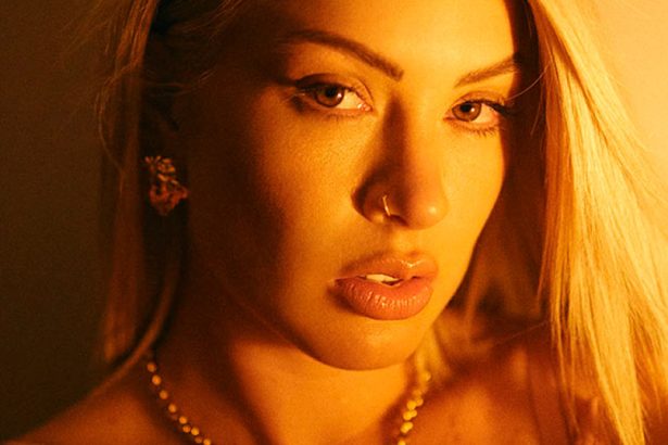 Leslie Shaw, cantante, artista, peruana, Perú, emocionada, sorprendida, premiación, premio, reconocimiento, Mejor Artista Sur, Premios Heat 2020, éxito, hit, viral, redes sociales, Instagram, video, videoclip, Youtube, música, Stars World Production