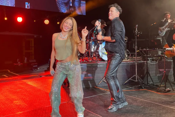 Shakira sorprende a Carlos Vives en show en Miami