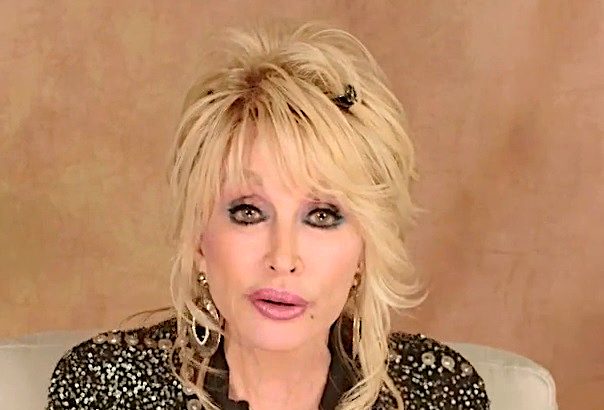 Dolly Parton en los premios Peabody (2022)