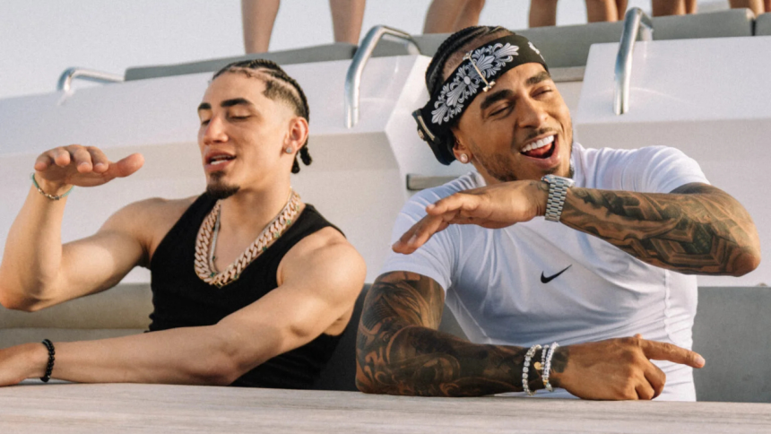 Ozuna y Omar Courtz en el video oficial de ZIZI