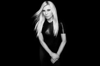 Donatella Versace, al frente de su nueva marca junto a Revolve Group.