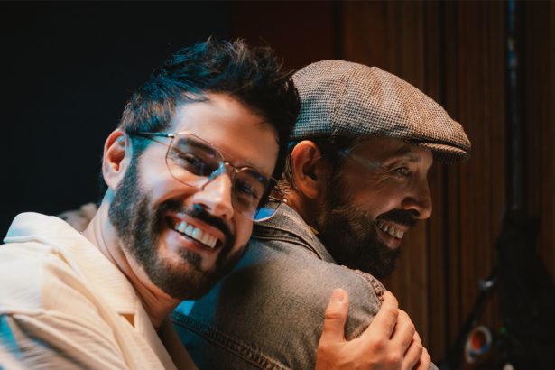 Juan Luis Guerra y Manny Cruz en el estreno de "Nieve en Verano".
