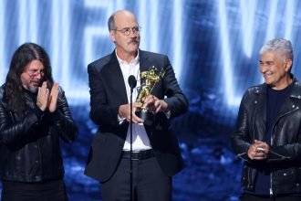 Miembros de Nirvana en los MTV VMAs 2026