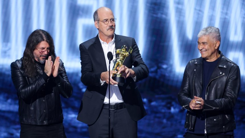 Miembros de Nirvana en los MTV VMAs 2026