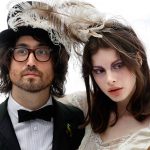 Sean Ono Lennon y Charlotte Kemp Muhl presentan a su hijo Aurelius