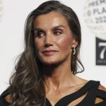 El diseñador español analizó el look que la reina lució en los Premios Planeta 2