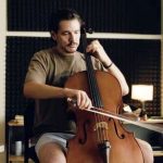 «Behemoth!»: Pedro Pascal y el violonchelista que vuelve a casa para ordenar lo que dejó roto